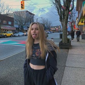 Meet your Posher, Ella